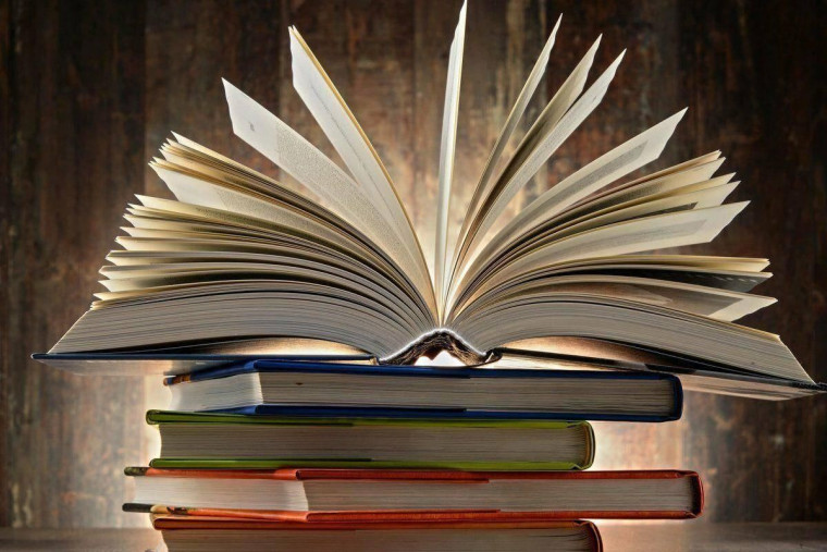 «Дарите книги с любовью!».
